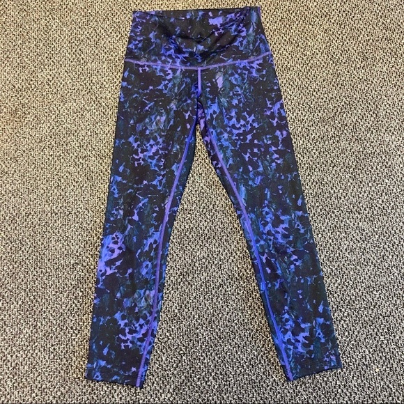 LULULEMON Sz 6 Wunder Under Iris Flower Pattern 7/8 Leggings - Picture 1 of 6